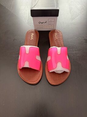 Qupid Women's Hot Pink Slide Sandals